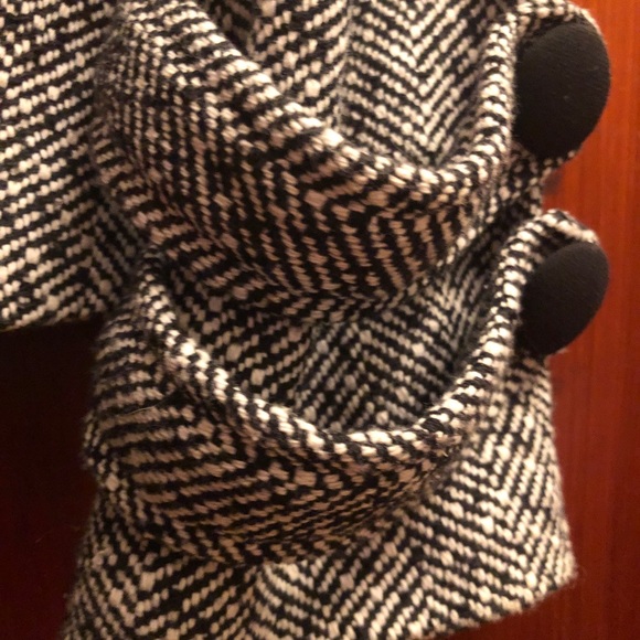 feminine black and white tweeded jacket - Picture 5 of 5